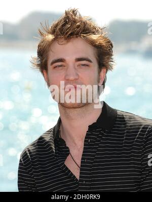 Robert Pattinson assiste à un photocall pour le nouveau film New Moon sur le Majestic Pier à Cannes, France. Banque D'Images