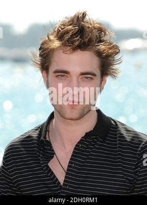 Robert Pattinson assiste à un photocall pour le nouveau film New Moon sur le Majestic Pier à Cannes, France. Banque D'Images