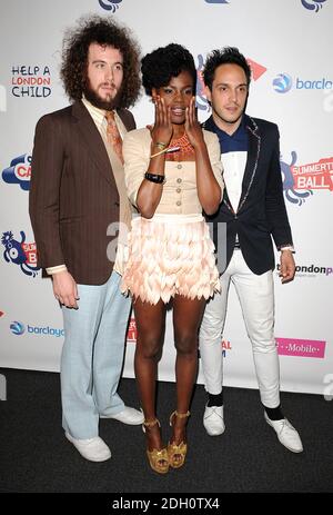 Les Noisettes dans la presse courent au Capital 95.8 Summertime ball avec Barclaycard au stade Emirates. Banque D'Images