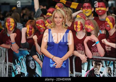 JK Rowling arrive pour la première mondiale de Harry Potter et le Prince de sang-mêlé à l'Odeon Leicester Square, Londres. Banque D'Images