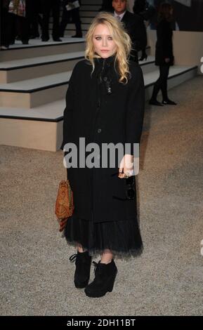 Mary Kate Olsen arrivant au Burberry Catwalk Show, dans le cadre de la London Fashion week, Chelsea College of Art and Design, Victoria, Londres. Banque D'Images