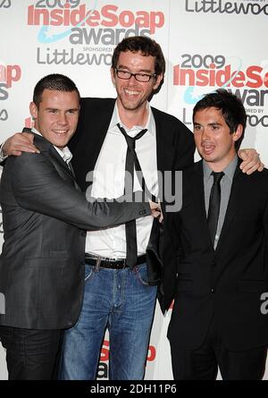 (De gauche à droite) Danny Miller, Mark Charnock et Alex carter arrivent pour les Inside SOAP Awards 2009 à Sketch, conduit Street, Londres. Banque D'Images