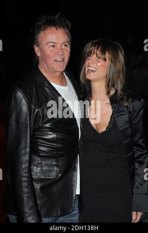 Paul et Stacey Young arrivent à l'événement de première mondiale de Michael Jacksons This is is IT, Odeon Cinema, Leicester Square, Londres. Banque D'Images