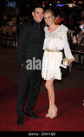 Camilla Dallerup et Kevin Sacre arrivent à la Nine World Premiere, Odeon Cinema, Leicester Square, Londres. Banque D'Images