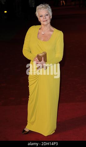 Dame Judi Dench arrivée à la Nine World Premiere, Odeon Cinema, Leicester Square, Londres. Banque D'Images