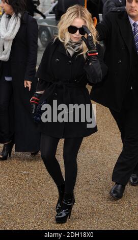 Mary Kate Olsen au spectacle de la passerelle Burberry dans le cadre de la London Fashion week automne/hiver 2010 au Chelsea College of Art de Millbank, Londres. Banque D'Images