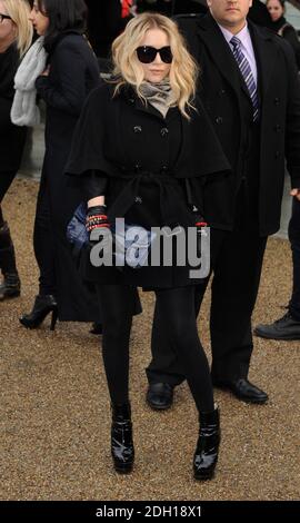 Mary Kate Olsen au spectacle de la passerelle Burberry dans le cadre de la London Fashion week automne/hiver 2010 au Chelsea College of Art de Millbank, Londres. Banque D'Images