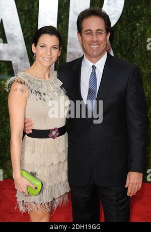 Jessica et Jerry Seinfeld arrivent à la Vanity Fair Oscar Viewing Party 2010, à la Tour du coucher du soleil, Los Angeles Banque D'Images