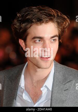Robert Pattinson arrive à la première britannique de Remember Me, Odeon Cinema, Leicester Square, Londres. Banque D'Images