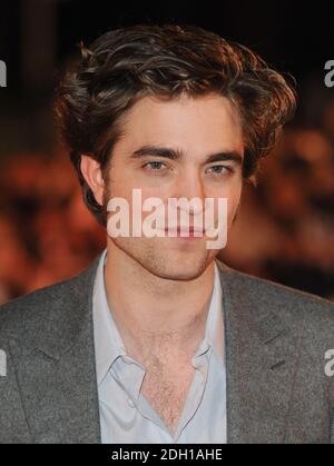 Robert Pattinson arrive à la première britannique de Remember Me, Odeon Cinema, Leicester Square, Londres. Banque D'Images