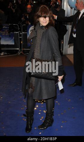 Claudia Winkleman arrive à la première mondiale de Nanny McPhee et du Big Bang, le cinéma Odeon West End, Leicester Square, Londres. Banque D'Images