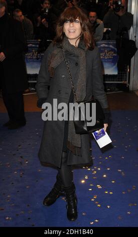 Claudia Winkleman arrive à la première mondiale de Nanny McPhee et du Big Bang, le cinéma Odeon West End, Leicester Square, Londres. Banque D'Images