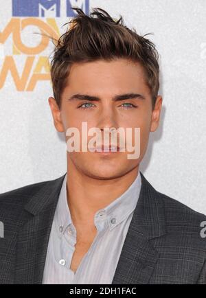 Zac Efron arrive pour les MTV Movie Awards 2010, Universal Studios, Los Angeles. Banque D'Images