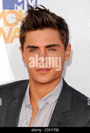 Zac Efron arrive pour les MTV Movie Awards 2010, Universal Studios, Los Angeles. Banque D'Images