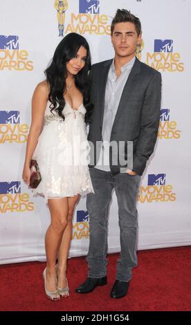 Vanessa Hudgens et Zac Efron arrivent pour les MTV Movie Awards 2010, Universal Studios, Los Angeles. Banque D'Images