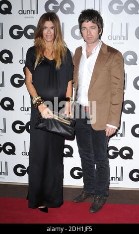 Sara Macdonald et Noël Gallagher arrivent aux GQ Men of the Year Awards 2010, à l'Opéra royal, à Covent Garden, Londres. Banque D'Images