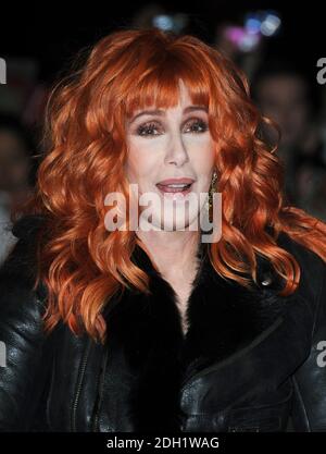 Cher arrivant à la première britannique de Burlesque, Odeon Cinema, Londres. Banque D'Images