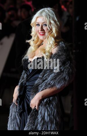 Christina Aguilera arrive à la première britannique de Burlesque, Odeon Cinema, Londres. Banque D'Images