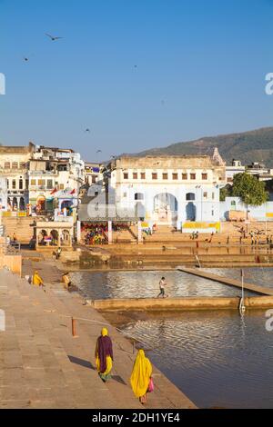 Inde, Rajasthan., Pushkar, Pushkar Lake et bains de ghats Banque D'Images