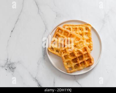 Gaufres à deux ingrédients, du ketto salé - chaffles Banque D'Images