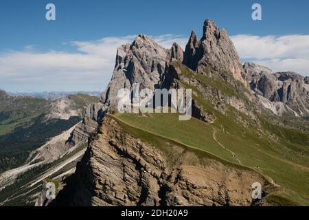 Vue sur les sommets du parc naturel d'Odle Puez depuis Seceda, magnifique paysage de montagne dans les Alpes, les Dolomites, l'Italie, l'Europe Banque D'Images