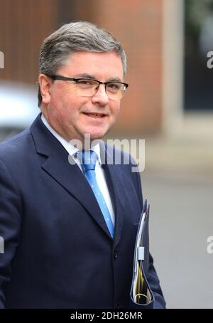 Robert Buckland, député (Lord Chancellor et secrétaire d'État à la Justice), à Downing Street, après une réunion du Cabinet, le 8 décembre 2020 Banque D'Images