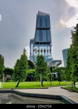 SINGAPOUR, SINGAPOUR - 6 mai 2017 : architecture de grande hauteur emblématique dans le centre-ville financier et d'affaires Banque D'Images