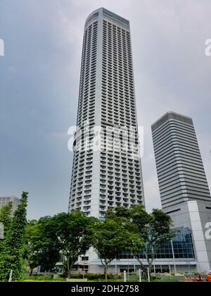 SINGAPOUR, SINGAPOUR - 6 mai 2017 : architecture de grande hauteur emblématique dans le centre-ville financier et d'affaires Banque D'Images