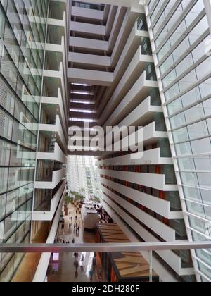 SINGAPOUR - 7 mai 2017 : intérieur emblématique de l'hôtel de luxe Marina Bay Sands. Banque D'Images