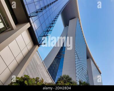 SINGAPOUR - 7 mai 2017 : architecture de haute élévation emblématique avec l'hôtel de luxe Marina Bay Sands. Banque D'Images