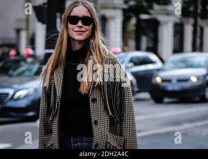 PARIS, France- Mars 5 2019: Pernille Teisbaek dans la rue de Paris. Banque D'Images