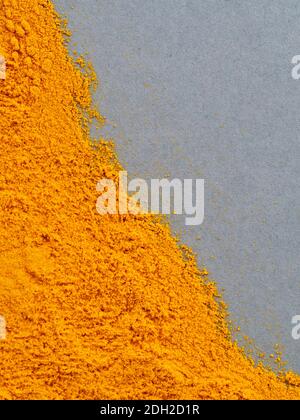 Poudre de curcuma with copy space Banque D'Images