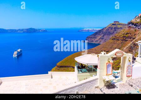 Café avec vue sur la mer, Santorin, Grèce Banque D'Images