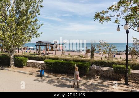 Russie, Crimée, Feodosia 18 septembre 2020-Aivazovsky Embankment dans la ville de la station. Journée ensoleillée au début de l'automne Banque D'Images