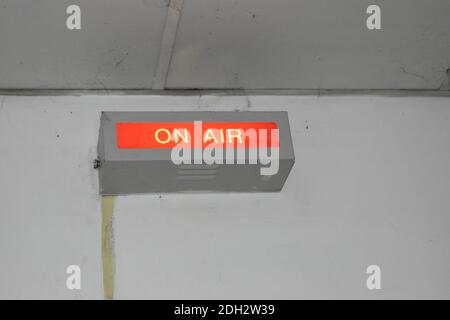 Sur le panneau d'air. Les couloirs menant aux salles d'enregistrement et aux studios. La Sri Lanka Broadcasting Corporation (SLBC), anciennement radio Ceylon, est la plus ancienne station de radio d'Asie du Sud et a été fondée sous le nom de Colombo radio en 1925. Colombo, Sri Lanka. Banque D'Images