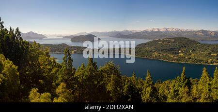 Vue panoramique sur le lac Nahuel Huapi à Bariloche, en Argentine Banque D'Images