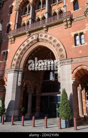 La façade de l'hôtel St. Pancras Renaissance. Banque D'Images