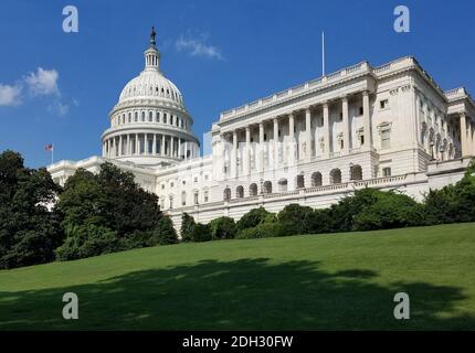 La façade sud-ouest du bâtiment du Capitole des États-Unis, avec la coupole et l'aile de la Chambre des représentants, sur Capitol Hill à Washington DC, Banque D'Images