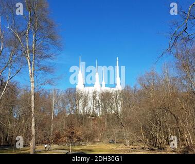 KENSINGTON, MARYLAND - 20 février 2017 : le temple LDS de Washington D.C., vu du parc Rock Creek, est le 16e temple de l'Église Banque D'Images