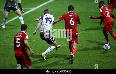 Emil Riis Jakobsen, de Preston North End, marque le troisième but du match du championnat Sky Bet à Deepdale, Preston. Banque D'Images