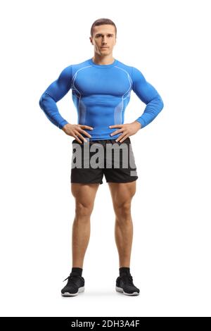Portrait complet d'un homme musclé dans des vêtements de sport posant isolé sur fond blanc Banque D'Images