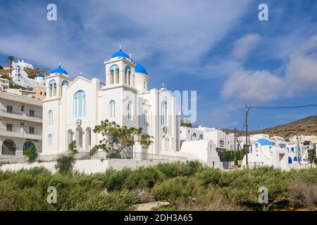 Belle cathédrale d'iOS dans la ville de Chora sur l'île d'iOS. Cyclades, Grèce Banque D'Images