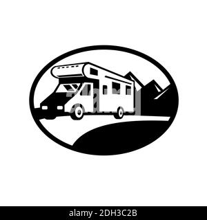 Campervan Motorhome Caravan Van sur la route avec les montagnes Oval Black Et blanc Banque D'Images