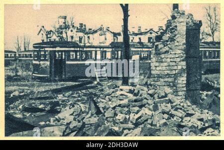 La rue détruite et les tramways à Leningrad. Le siège de Leningrad. Banque D'Images