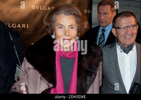 Photo du dossier - Liliane Bettencourt et Alain Thurin assistent au lancement de l'exposition pour la célébration du 125e anniversaire de Bvlgari (125 ans de splendeur italienne) qui s'est tenue au Grand Palais le 9 décembre 2010 à Paris, France. Liliane Bettencourt est décédée à l'âge de 94 ans. Il a été annoncé le 21 septembre 2017. Bettencourt était la personne la plus riche de France et la troisième femme la plus riche du monde avec une valeur nette de 40 milliards de dollars. Elle a été l'unique héritière de l'Oréal, la plus grande société de cosmétiques au monde, qui a été lancée par son père, et un grand actionnaire de Nestlé. Il y a près de dix ans, un procès a forcé Lil Banque D'Images