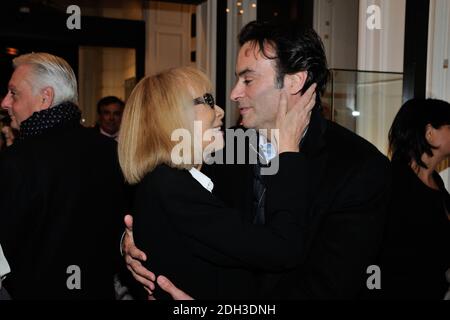 Photo du fichier - Anthony Delon, Mireille Darc Lors du vernissage de l'expo photo de Mireille Darc 'un Apres midi a Saint Germain des Prés' chez Artcurial a Paris, France, le 21 janvier 2016. DARC est mort à 79 ans, il a été annoncé aujourd'hui. Elle était co-star et compagnon de longue date d'Alain Delon. Elle est apparue comme un personnage principal dans le film week End de Jean-Luc Godard de 1967. Photo d'Alban Wyters/ABACAPRESS.COM Banque D'Images