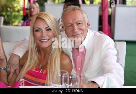 Photo du fichier - Crystal Harris, Hugh Hefner, déjeuner Playmate de l'année 2013 de Playboy au Playboy Mansion à Holmby Hills, Los Angeles, CA, États-Unis, 9 mai 2013 (photo : Crystal Harris, Hugh Hefner). Photo de Baxter/ABACAPRESS.COM Banque D'Images