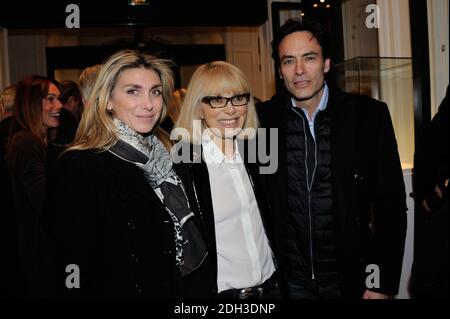 Photo du fichier - Anthony Delon, Mireille Darc Lors du vernissage de l'expo photo de Mireille Darc 'un Apres midi a Saint Germain des Prés' chez Artcurial a Paris, France, le 21 janvier 2016. DARC est mort à 79 ans, il a été annoncé aujourd'hui. Elle était co-star et compagnon de longue date d'Alain Delon. Elle est apparue comme un personnage principal dans le film week End de Jean-Luc Godard de 1967. Photo d'Alban Wyters/ABACAPRESS.COM Banque D'Images