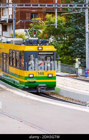 Train à la gare de Wengen, Suisse Banque D'Images