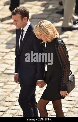 Le président français Emmanuel Macron et sa femme Brigitte Macron assistent à une cérémonie d'hommage à Simone Veil, homme politique français et survivante de l'Holocauste, dans la cour des Invalides à Paris, en France, le 5 juillet 2017. Photo de Lionel Hahn/ABACAPRESS.COM Banque D'Images